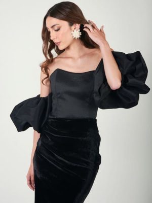 Top Gaga de Style Icon Colombia: top strapless estructurado en tafetán con mangas globo. Ideal para graduaciones, eventos, congresos y looks elegantes.